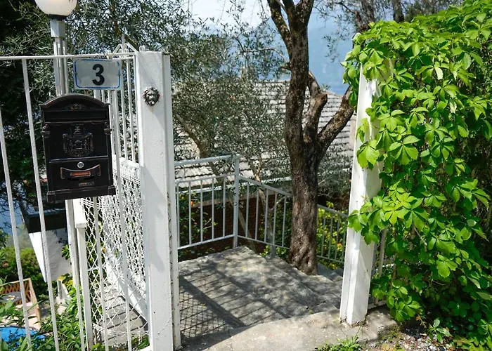 Varenna Wonders, With Pool For 14 Guests וילה